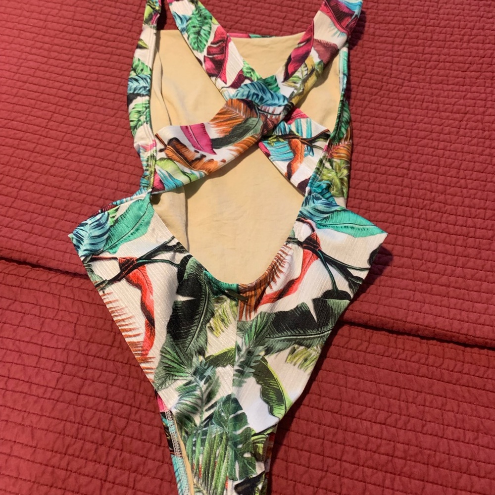 Elegance Brazilian swimsuit! Print has vibrant colors! Crisscross back.